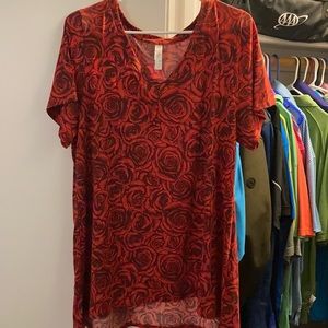 Lularoe 2xl classic red rose tshirt.